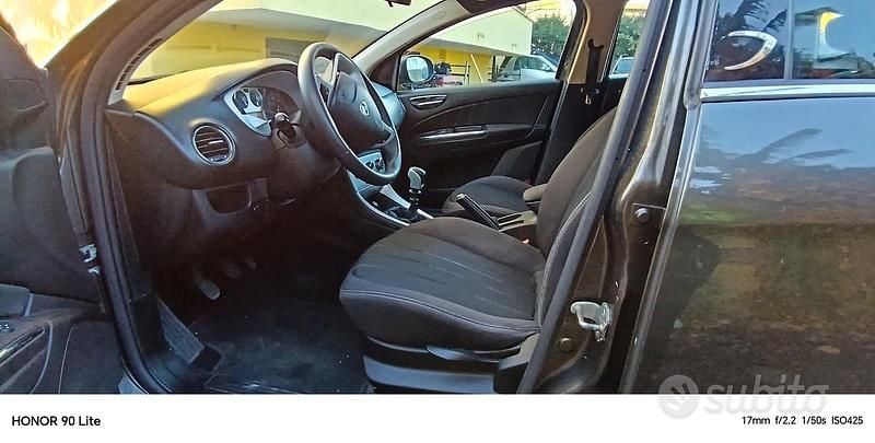 Usata Lancia Delta 120 CV (88 kW) 2008 Grigio Utilitaria