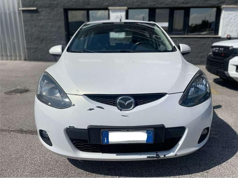 Usata Mazda 2 68 CV (50 kW) 2010 Bianco Utilitaria