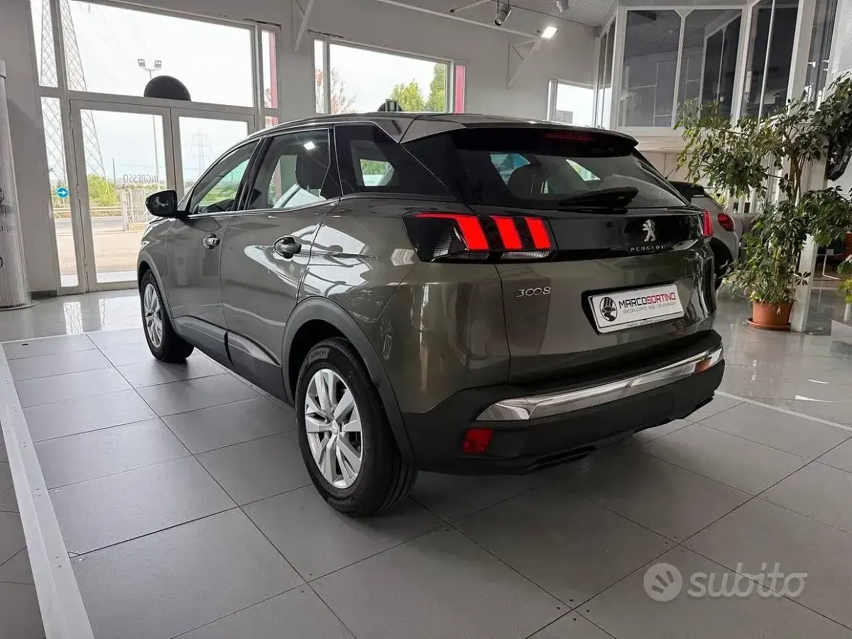 Usata Peugeot 3008 Business-Line 131 CV (96 kW) 2019 Verde SUV