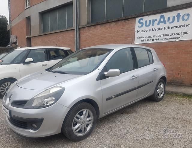 Usata Renault Clio II Luxe 75 CV (55 kW) 2006 Grigio Berlina