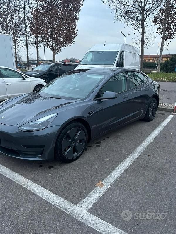 Usata Tesla Model 3 2023 Grigio Berlina