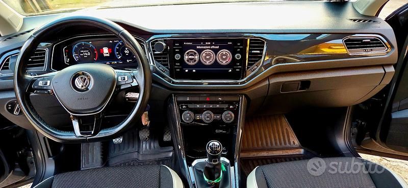 Usata VW T-Roc Advance 150 CV (110 kW) 2018 Grigio SUV