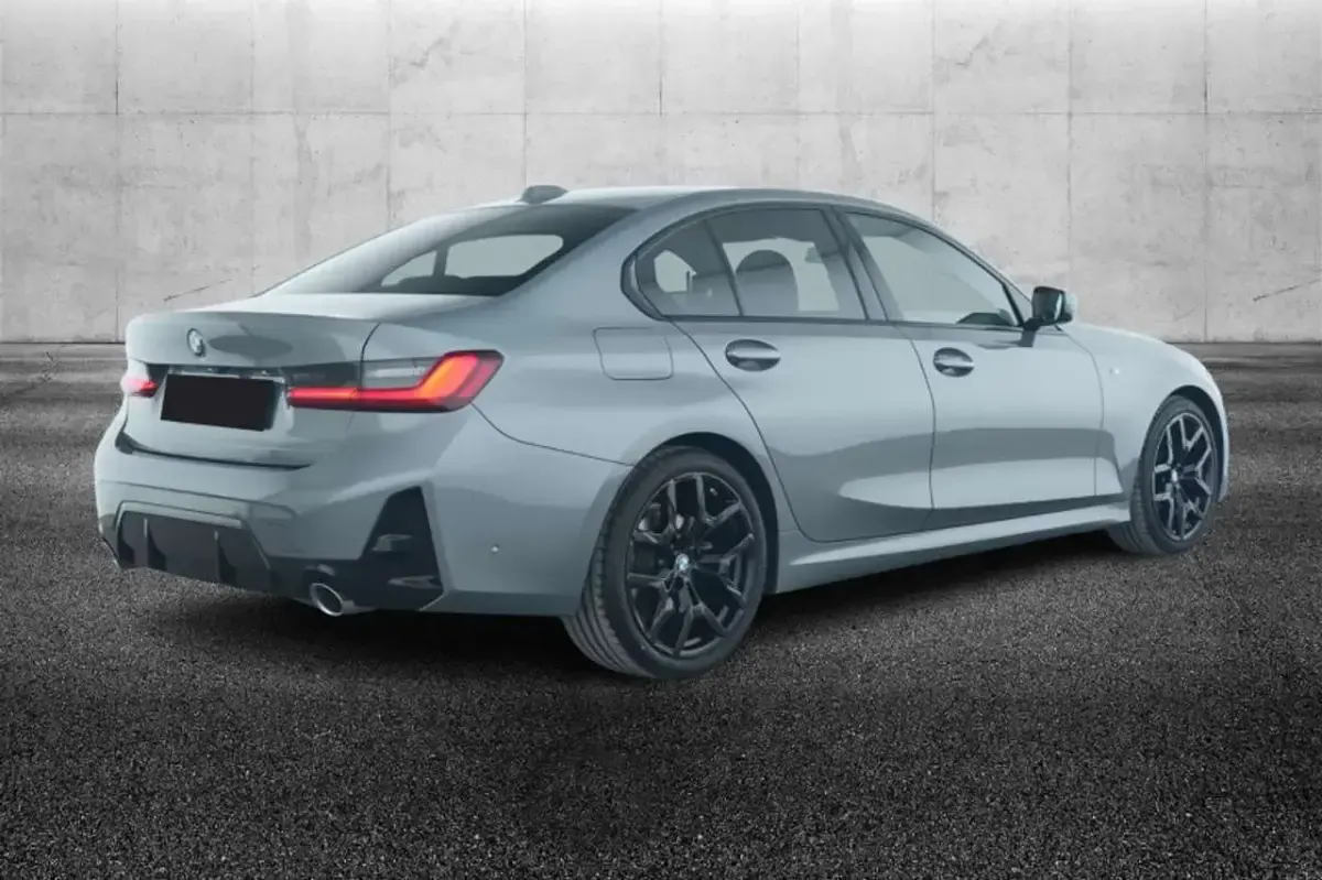 Usata BMW 318 M Sport 156 CV (114 kW) 2025 Grigio Berlina