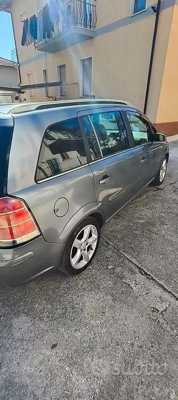 Usata Opel Zafira 120 CV (88 kW) 2006 Grigio Monovolume