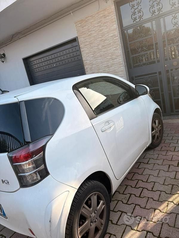 Usata Toyota iQ 98 CV (72 kW) 2010 Bianco Utilitaria