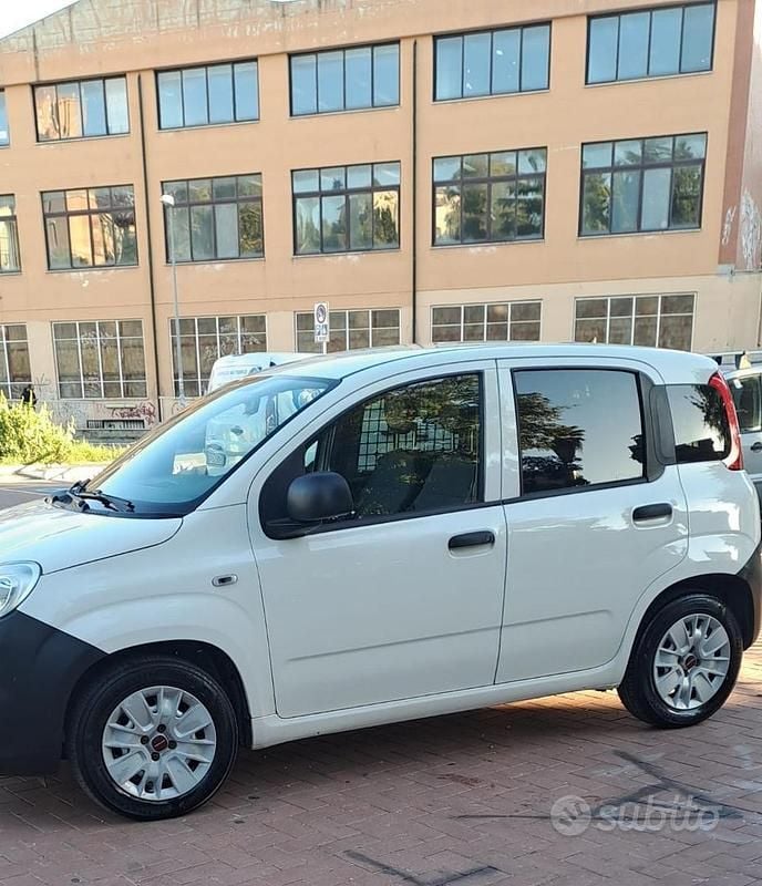 Usata Fiat Panda 69 CV (50 kW) 2018 Bianco Utilitaria