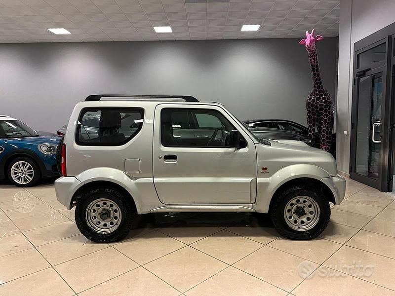 Usata Suzuki Jimny 65 CV (47 kW) 2005 Grigio SUV