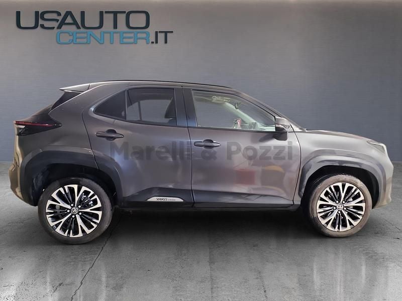 Usata Toyota Yaris Cross Lounge 131 CV (96 kW) 2024 Grigio SUV