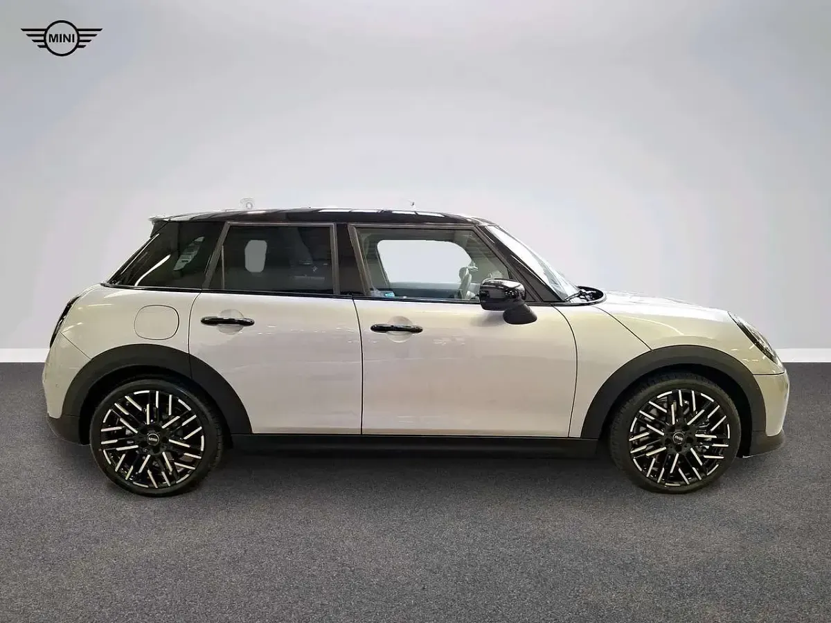 Nuova Mini Cooper Favoured 150 kW (204 CV) 2025 Grigio Utilitaria