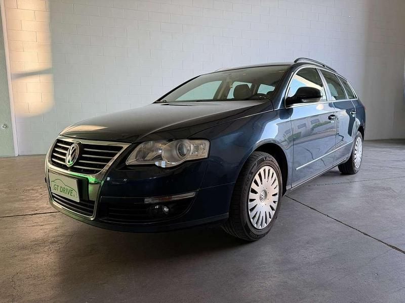 Usata VW Passat Comfortline 105 CV (77 kW) 2008 Grigio scuro metallizzato Station wagon