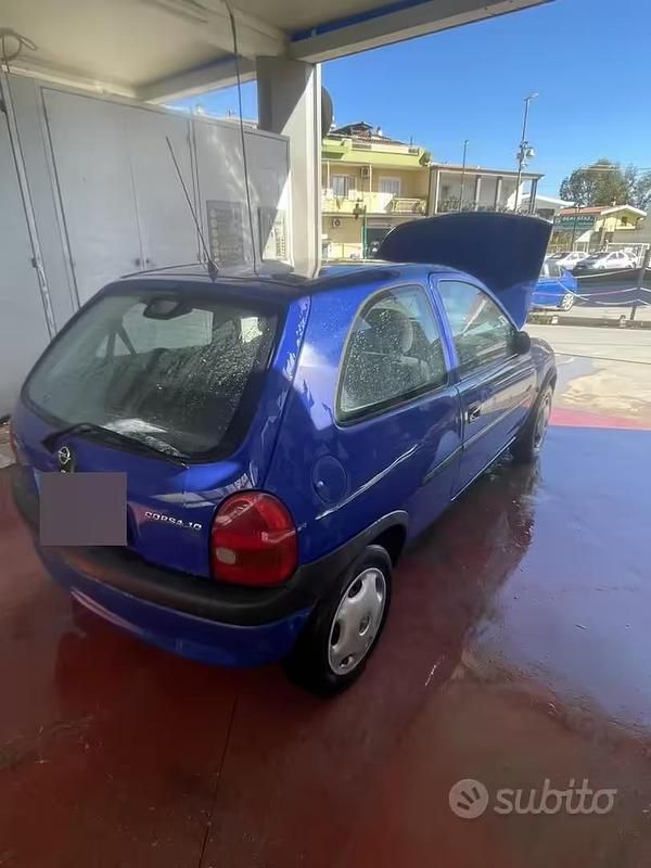Usado Opel Corsa 54 HP (39 kW) 1999 Azul Sedan