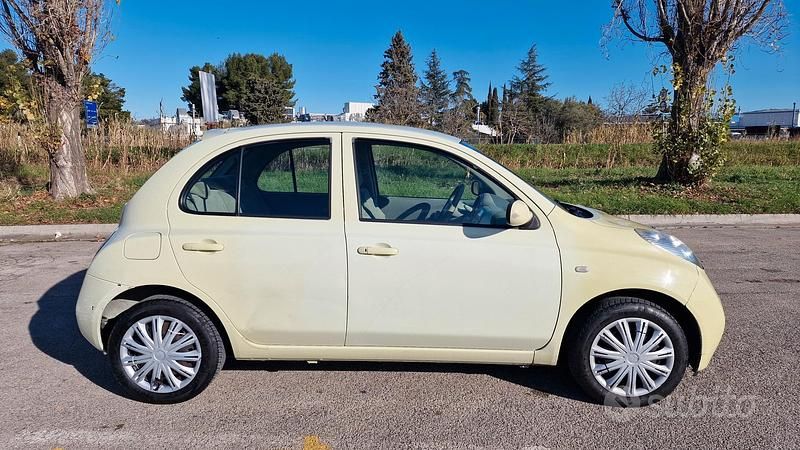 Usata Nissan Micra Visia 80 CV (58 kW) 2005 Giallo Berlina