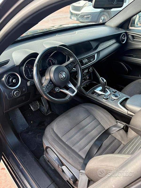 Usata Alfa Romeo Stelvio 190 CV (139 kW) 2022 Grigio SUV