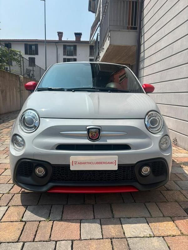 Grigio Usata 2019 Abarth 595 70th Anniversary Due volumi | 18.900 € (Cara) - Immagine 1/4