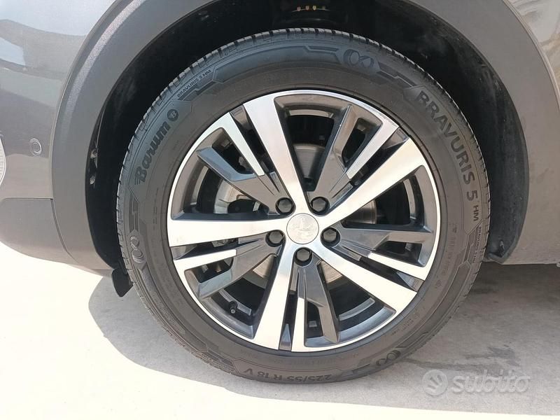 Usata Peugeot 3008 Allure 131 CV (96 kW) 2023 Marrone SUV