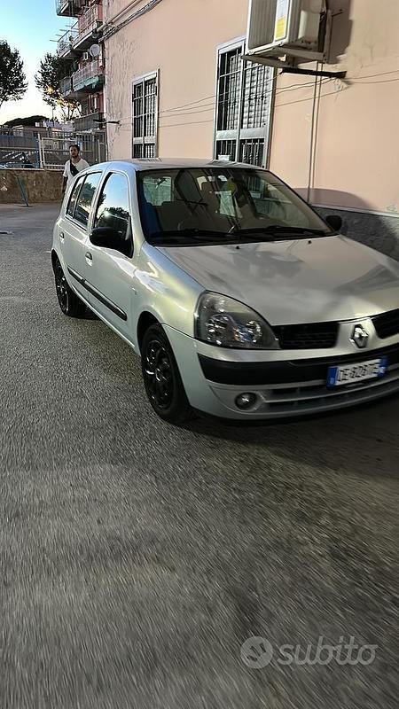 Usata Renault Clio II 58 CV (42 kW) 2001 Grigio Berlina