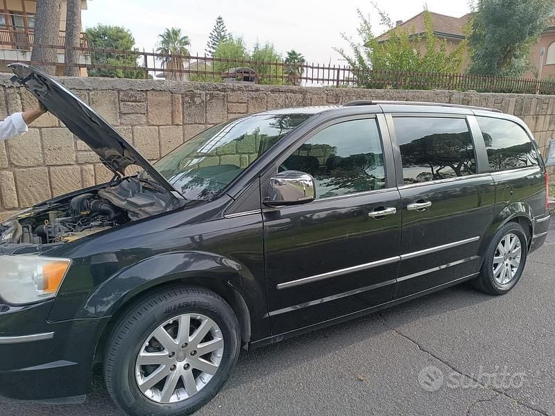 Usata Chrysler Grand Voyager 163 CV (119 kW) 2008 Nero Monovolume