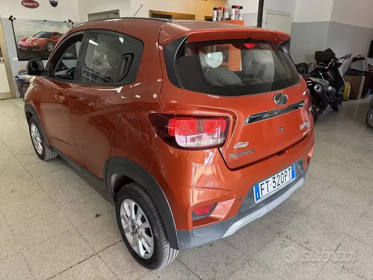 Usata Mahindra KUV100 83 CV (61 kW) 2019 Rosso SUV