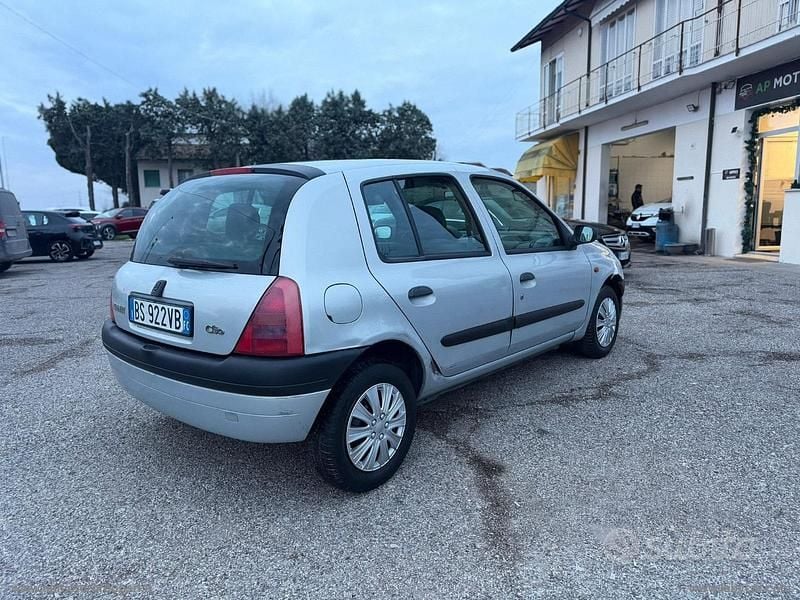 Usata Renault Clio II 58 CV (42 kW) 2002 Berlina