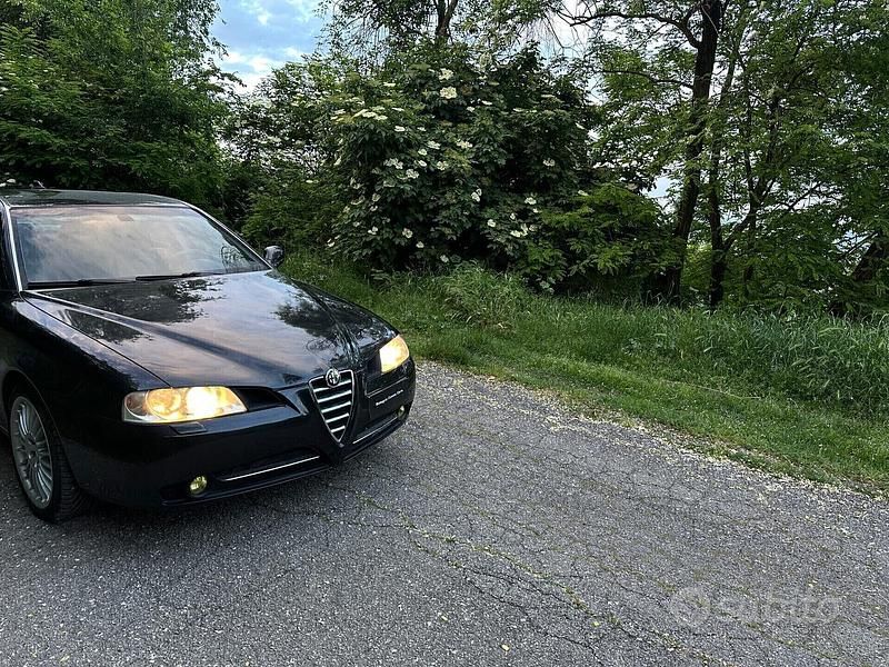Usata Alfa Romeo 166 Distinctive 241 CV (177 kW) 2004 Nero Berlina