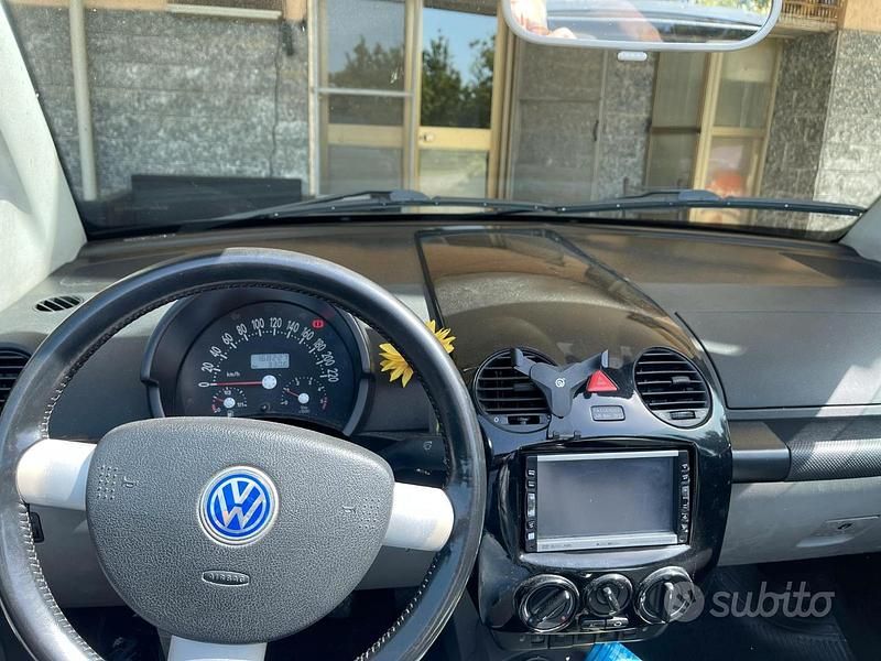 Usata VW Beetle Cabriolet 101 CV (74 kW) 2007 Nero Cabrio