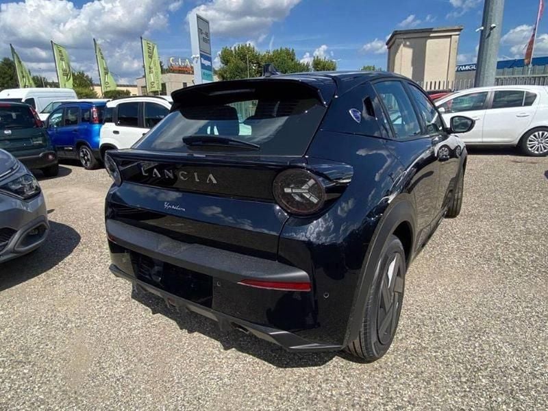 Usata Lancia Ypsilon 110 CV (80 kW) 2025 Nero Utilitaria