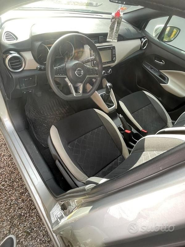 Usata Nissan Micra 72 CV (52 kW) 2017 Grigio Utilitaria