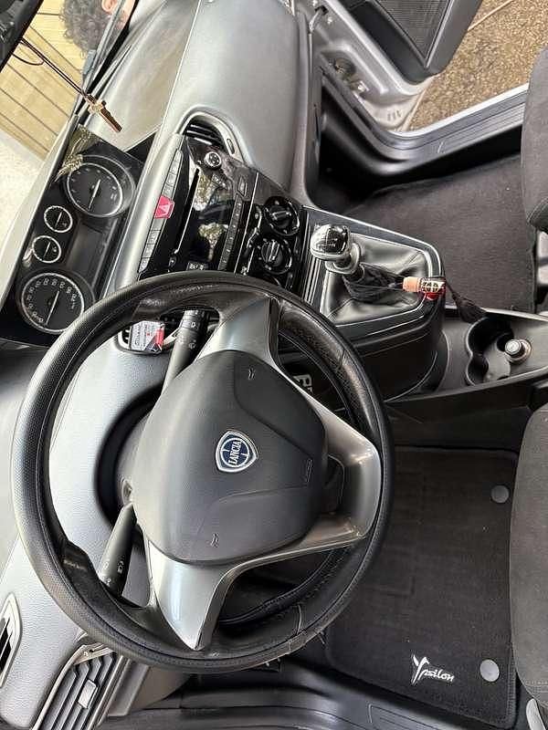 Usata Lancia Ypsilon Silver 69 CV (50 kW) 2012 Utilitaria