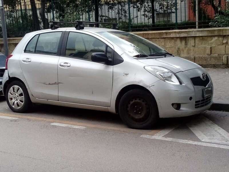 Argento Usata 2007 Toyota Yaris Sol Tre volumi | 1000 € (Super prezzo) - Immagine 1/4