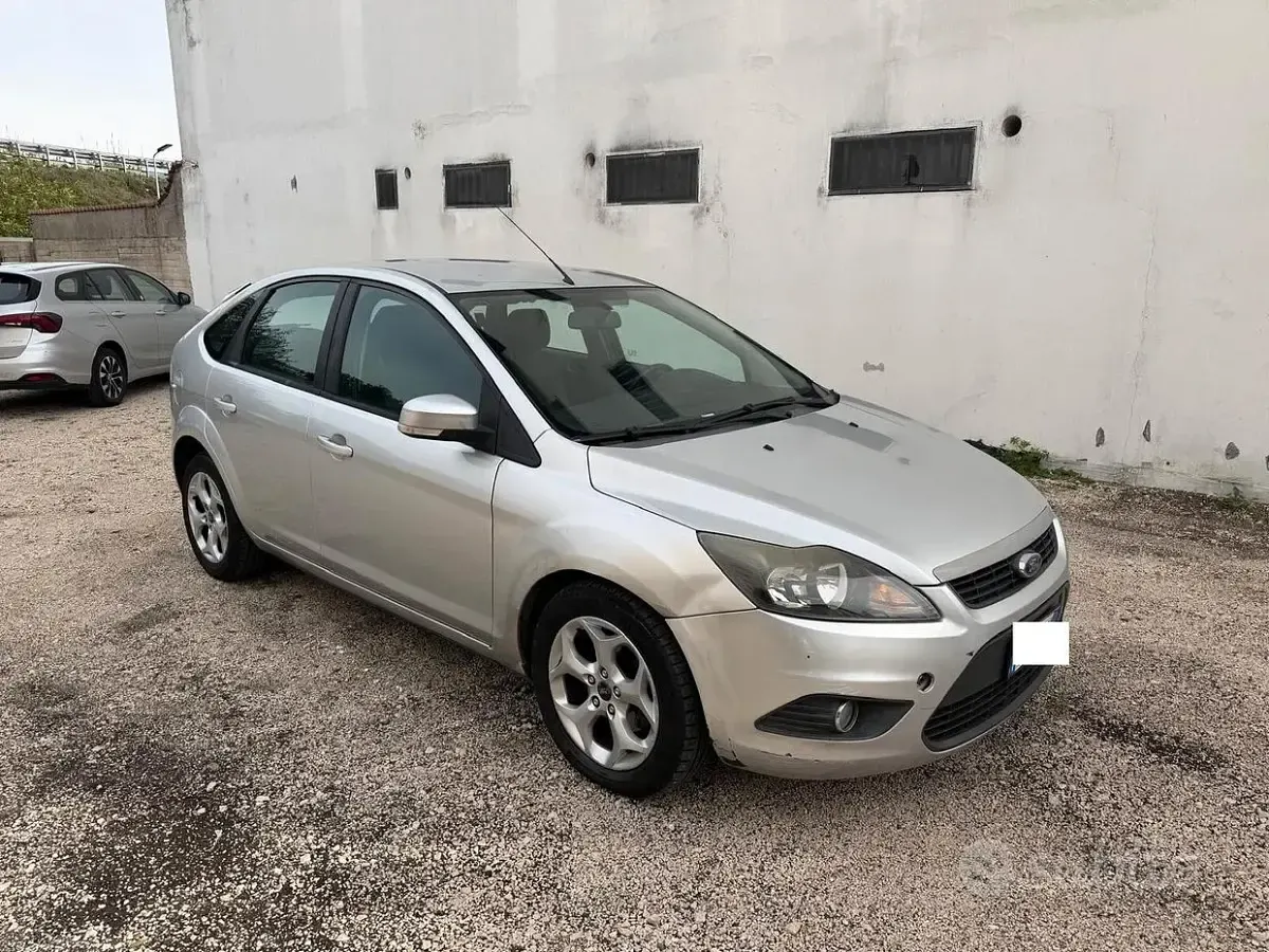 Usata Ford Focus 109 CV (80 kW) 2010 Grigio Berlina