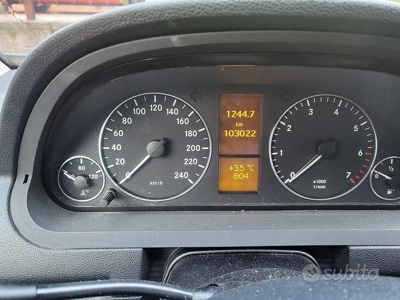 Usata Mercedes A180 116 CV (85 kW) 2010 Grigio Berlina