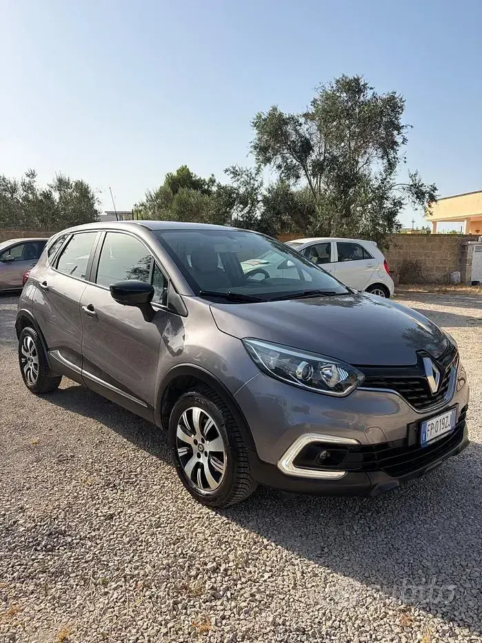 Usata Renault Captur 90 CV (66 kW) 2018 Grigio SUV