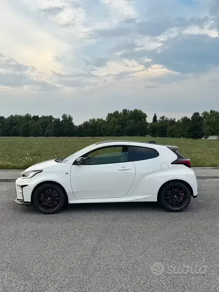 Usata Toyota Yaris 261 CV (191 kW) 2022 Bianco Utilitaria