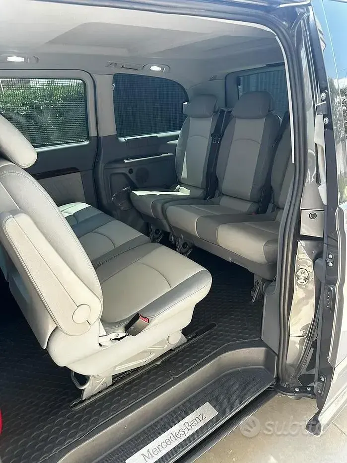 Usata Mercedes Viano 150 CV (110 kW) 2010 Grigio Monovolume