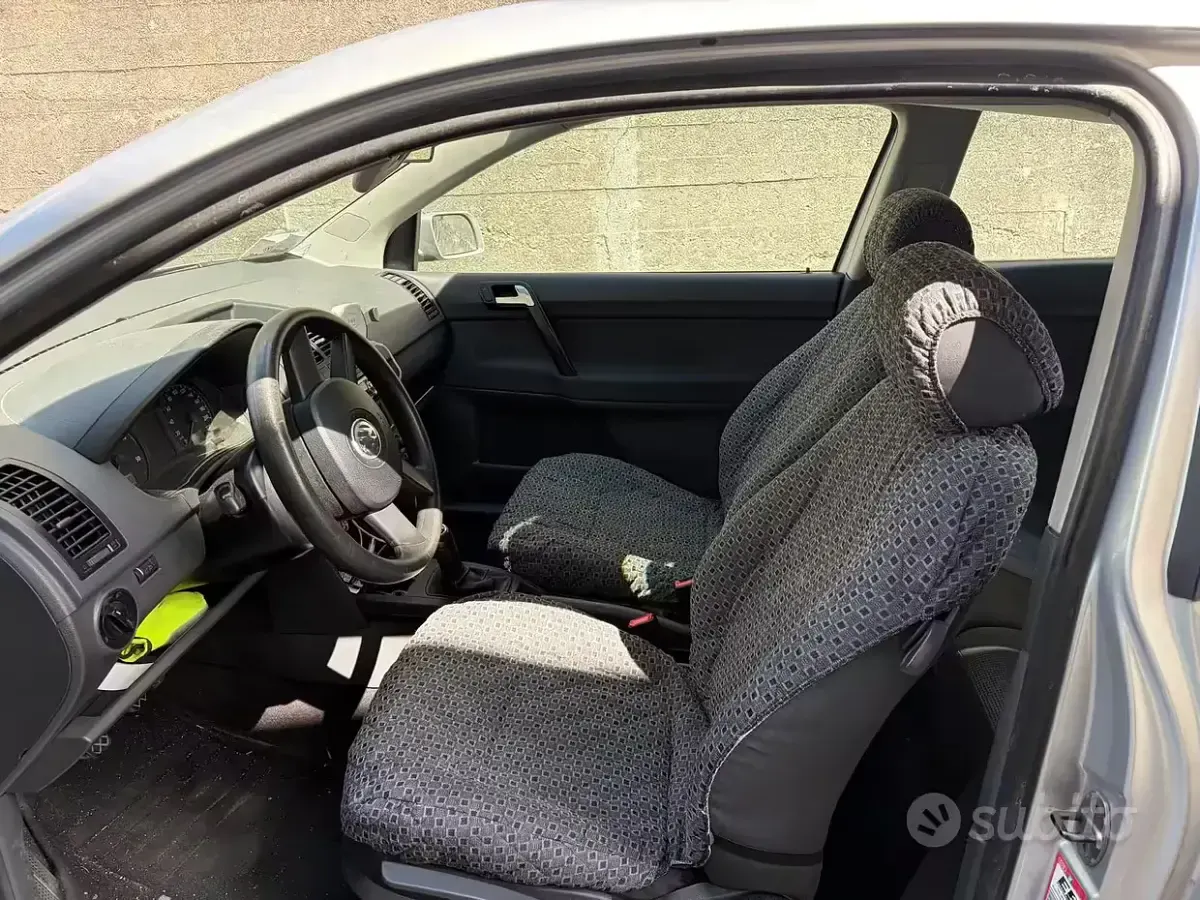 Usata VW Polo Comfortline 75 CV (55 kW) 2003 Grigio Utilitaria