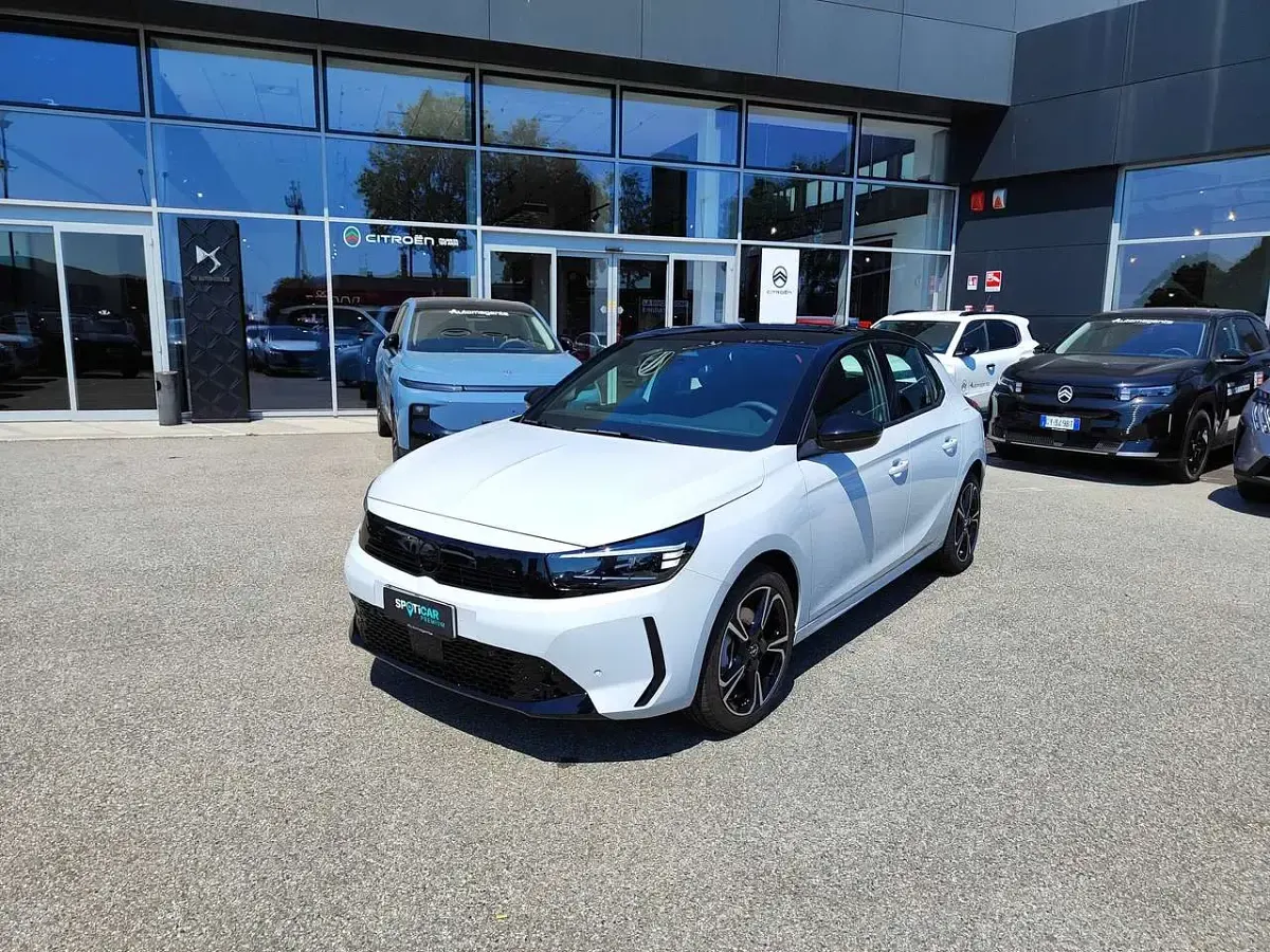 Nuova Opel Corsa 102 CV (75 kW) 2026 Kontur whitetetto nero Utilitaria