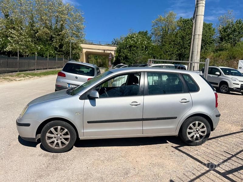 Usata VW Polo 75 CV (55 kW) 2005 Grigio Utilitaria