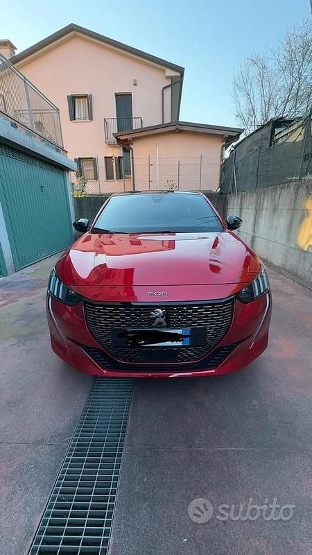 Usata Peugeot 208 GT-line 101 CV (74 kW) 2020 Rosso Utilitaria