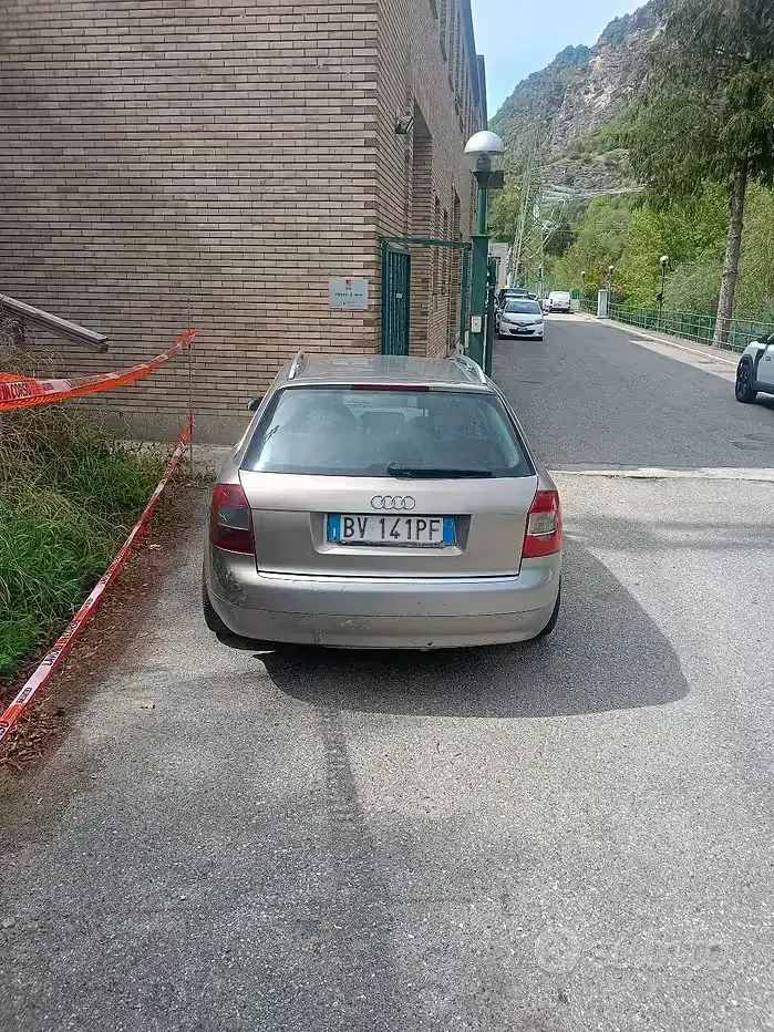 Usata Audi A4 130 CV (95 kW) 2004 Grigio Station wagon