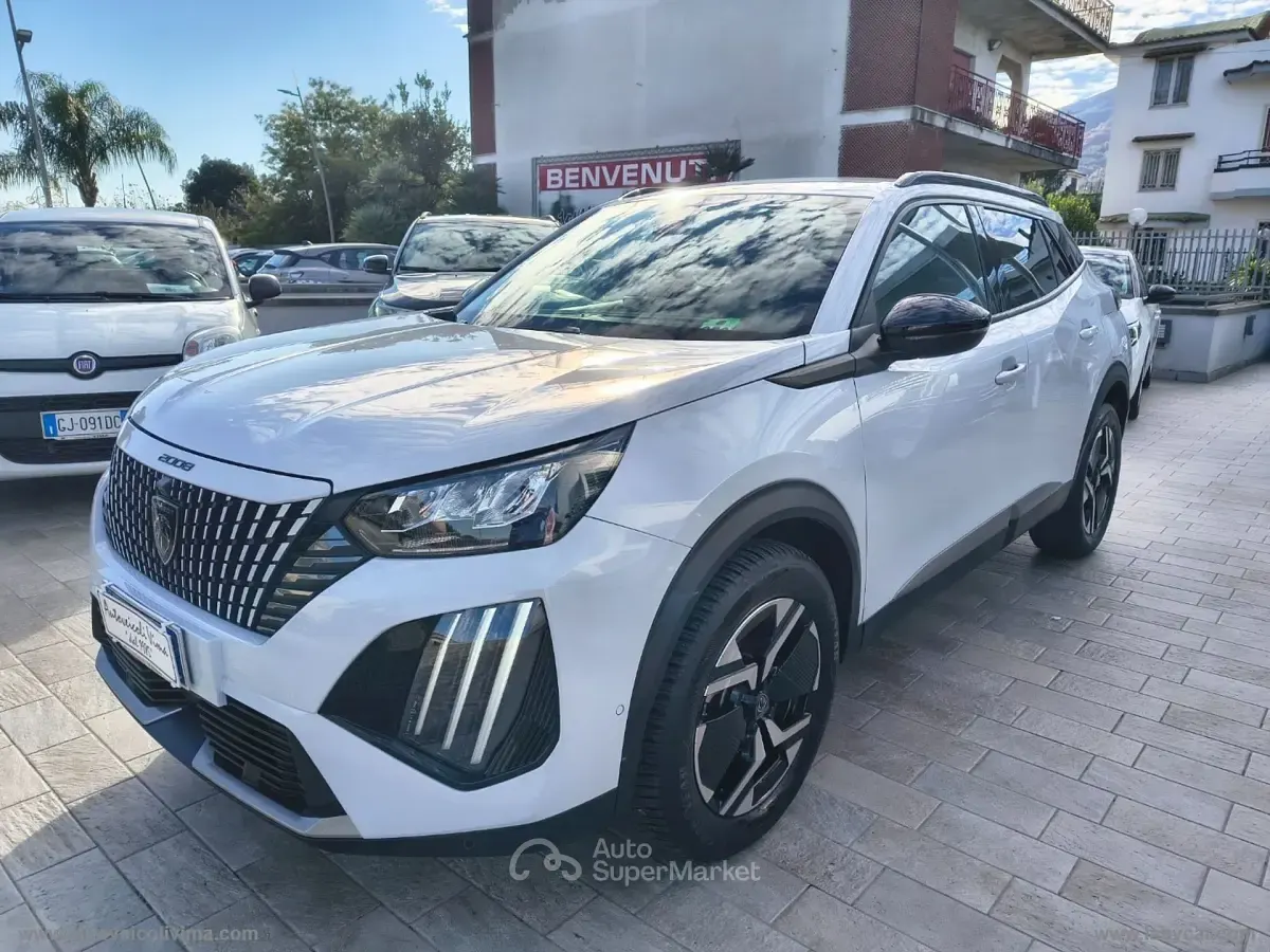 Usata Peugeot 2008 Allure 131 CV (96 kW) 2023 Bianco SUV