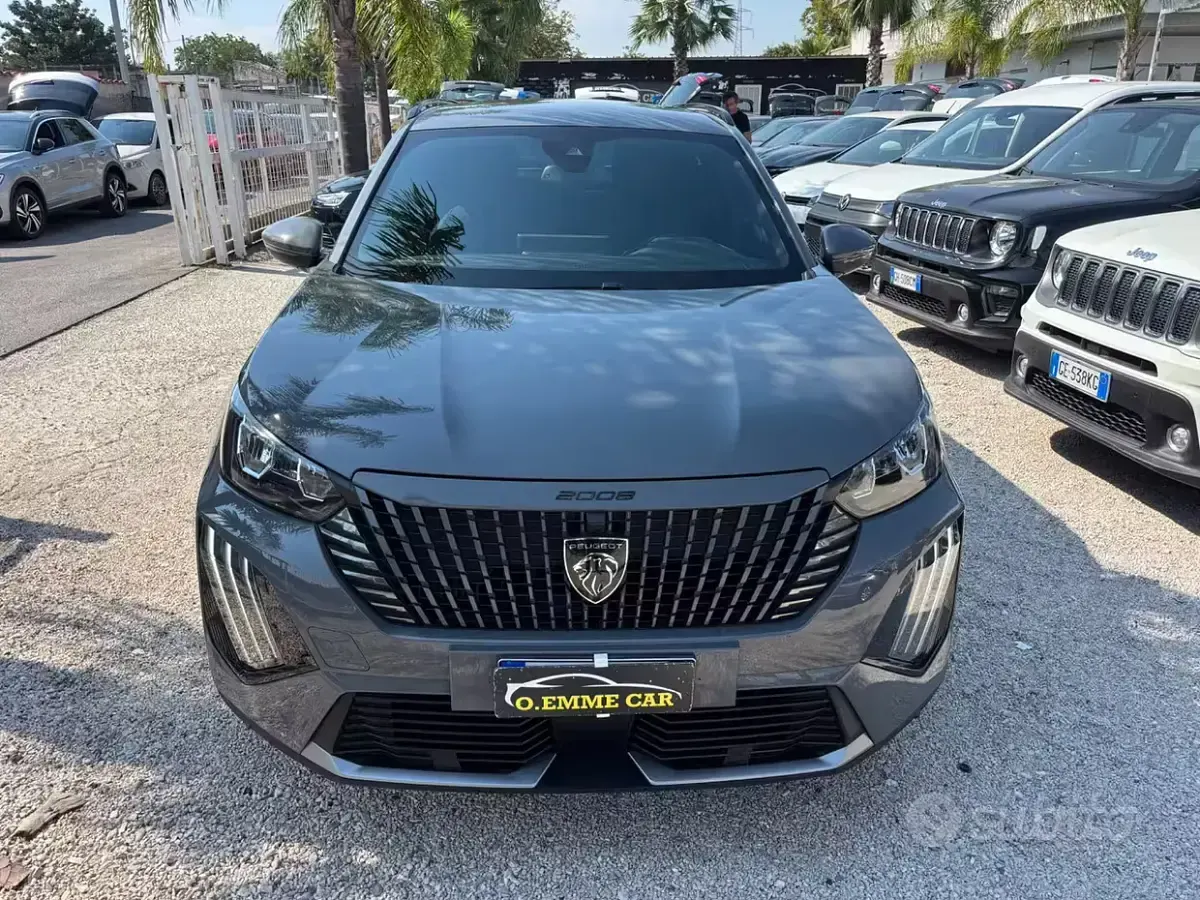 Usata Peugeot 2008 Allure 102 CV (75 kW) 2025 Grigio SUV
