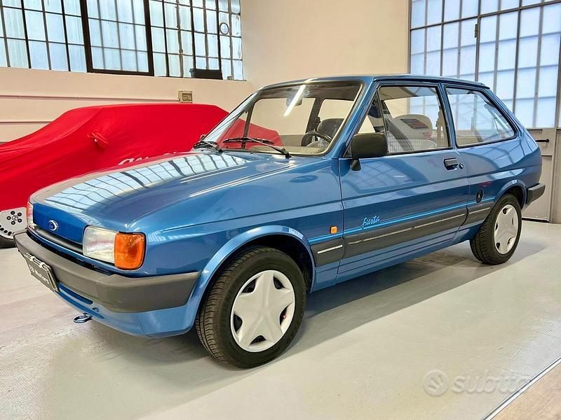 Usata Ford Fiesta 50 CV (36 kW) 1988 Blu Berlina