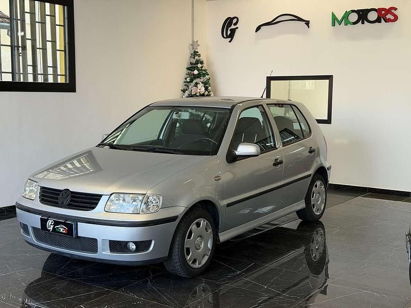 Usata VW Polo Comfortline 60 CV (44 kW) 2001 Argento Berlina