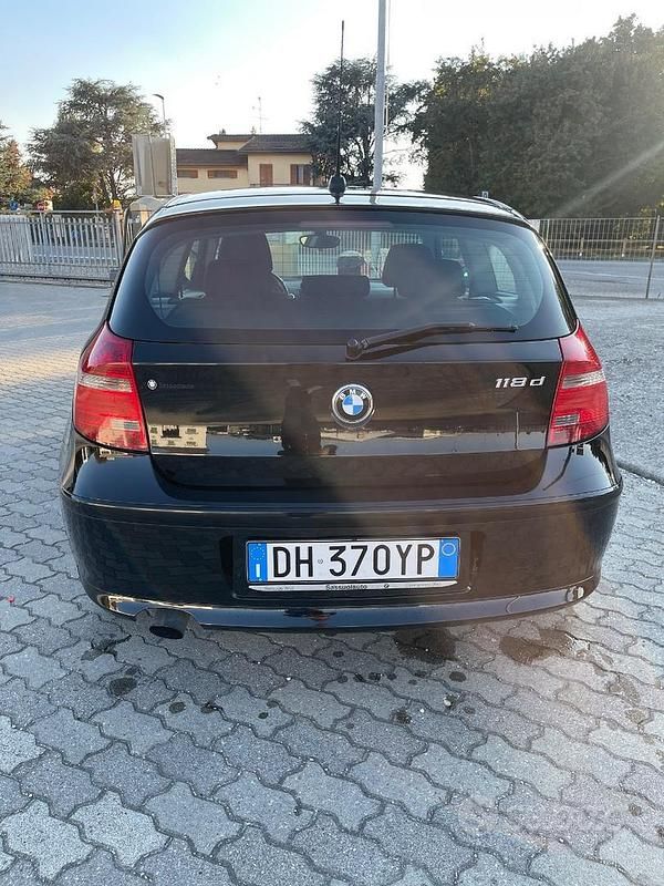 Usata BMW 118 143 CV (105 kW) 2007 Nero Utilitaria