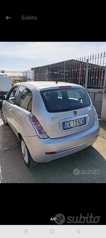 Usata Lancia Ypsilon 75 CV (55 kW) 2011 Grigio Utilitaria
