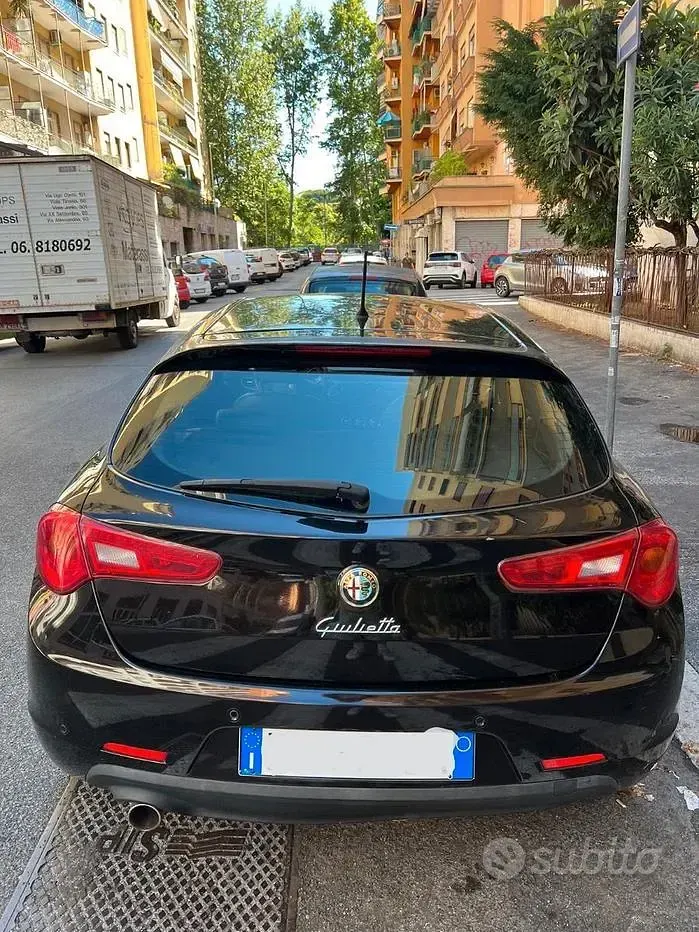 Usata Alfa Romeo Giulietta Distinctive 170 CV (125 kW) 2011 Nero Utilitaria