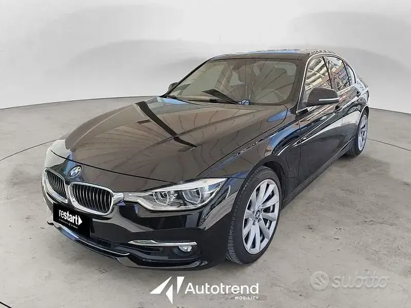 Usata BMW 330e Luxury Line 252 CV (185 kW) 2016 Nero Berlina