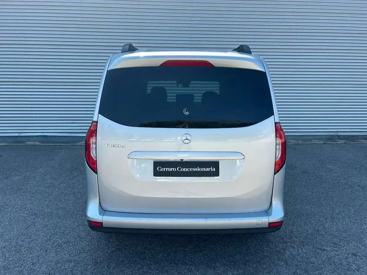 Usata Mercedes 180 116 CV (85 kW) 2023 Argento metallizzato Berlina