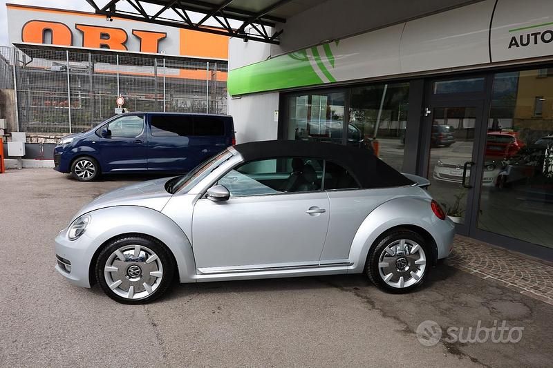 Usata VW Beetle Cabriolet Design 105 CV (77 kW) 2014 Grigio Cabrio