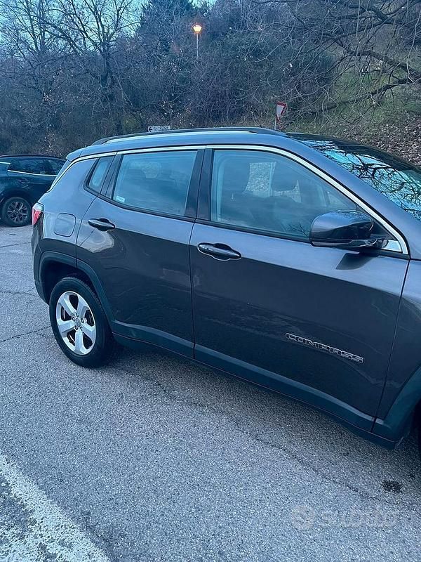 Usata Jeep Compass Limited 140 CV (102 kW) 2017 Grigio SUV